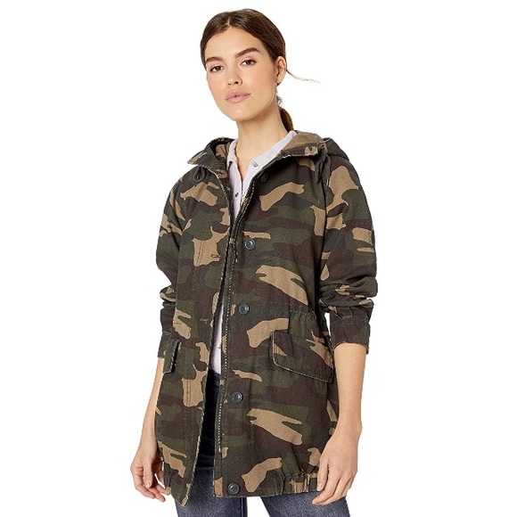 Levi's Jackets & Blazers - LEVIS Camo Print Bubble Bottom Hooded Coat Parka